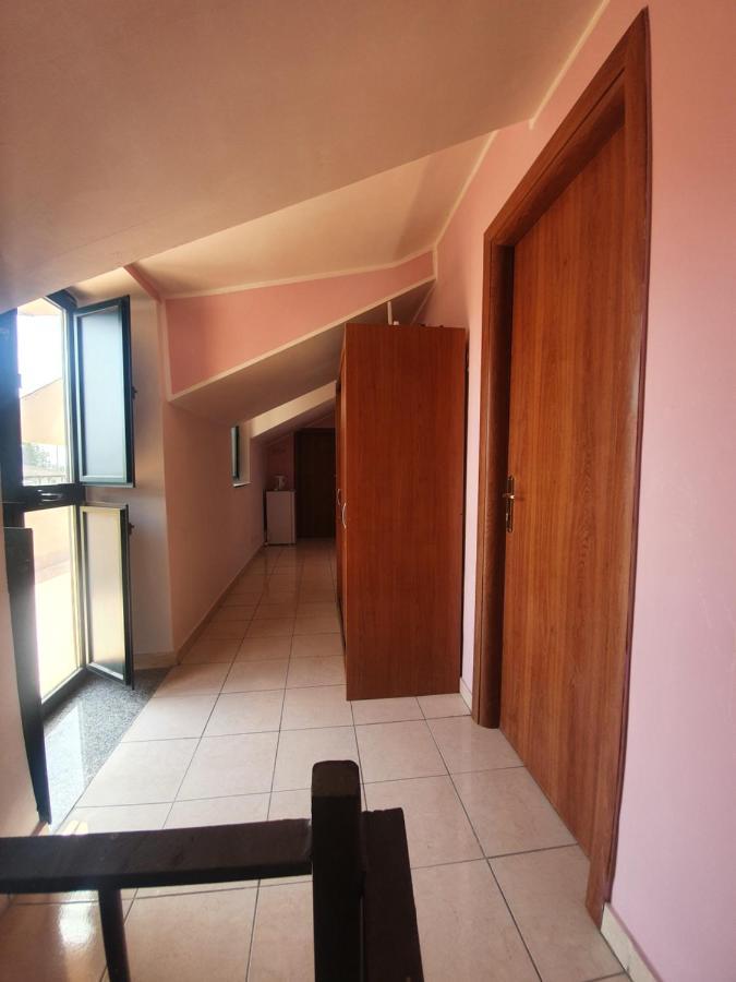 Hotel Royal Palace Gate San Nicola la Strada Esterno foto